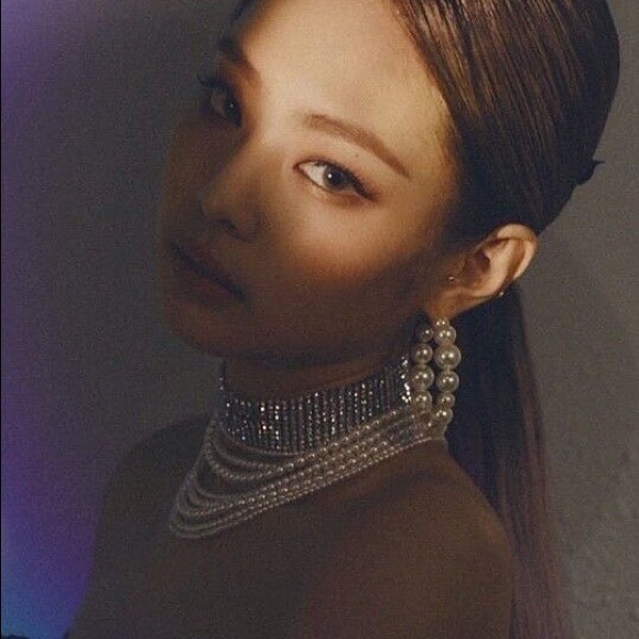 Iridescent choker Free with any purchase✨ - Picture 3 of 3